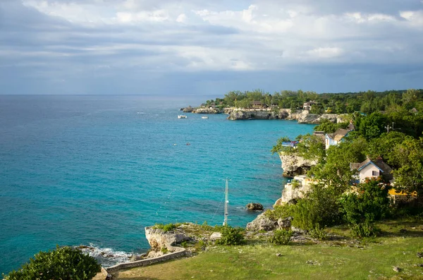 Vacker Utsikt Över Hus Klippan Nära Havet Jamaica — Stockfoto