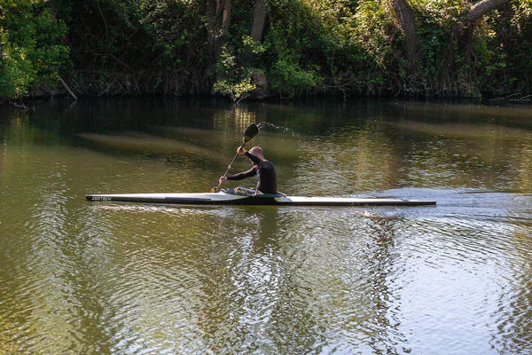 Plasencia Spanien Apr 2021 Ung Man Övar Kanotpaddling Sin Kanot — Stockfoto