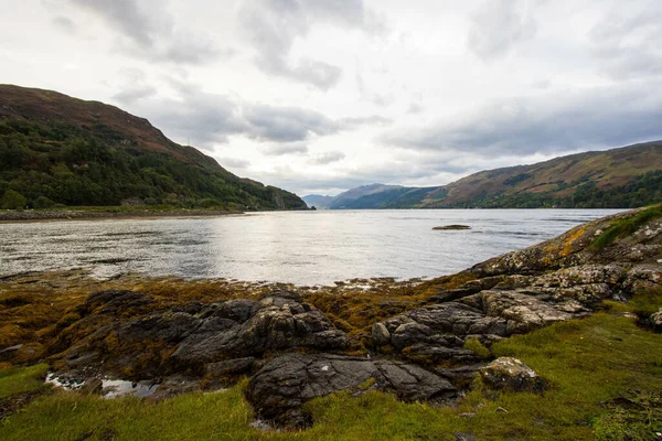 Wspaniała Skalista Plaża Wyżyny Elgol Wyspie Skye Pod Zachmurzonym Niebem — Zdjęcie stockowe