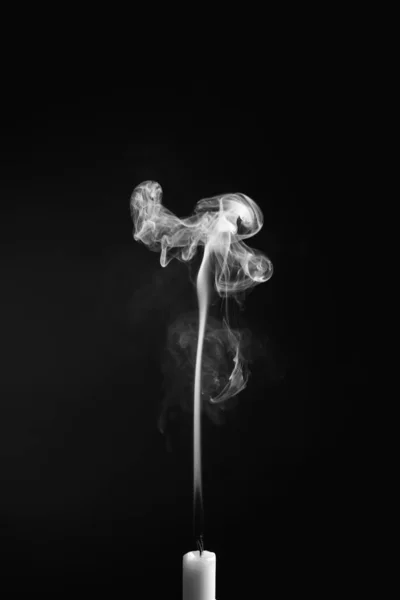 Vertical Shot Smoke Extinguished Candle Isolated Black Background — Foto Stock