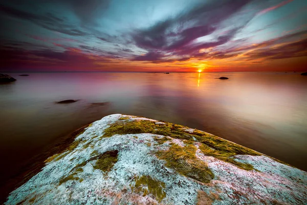 Mossy Rock Formation Colorful Sunset Sky Tranquil Baltic Sea Lithuania — Photo