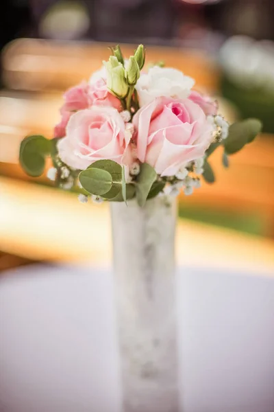 Svislý Záběr Růžové Kytice Růží — Stock fotografie