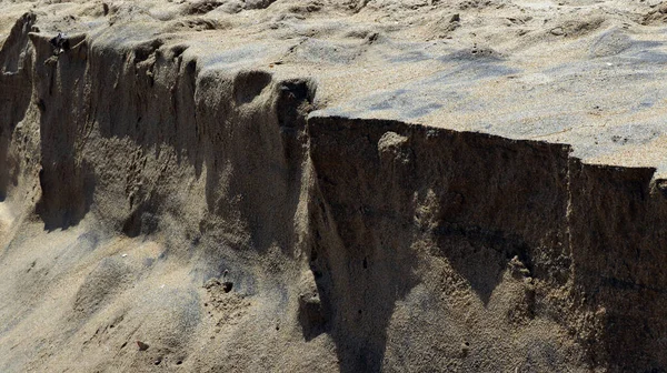 Eine Sanddüne Felsigem Gelände Einem Sonnigen Tag — Stockfoto