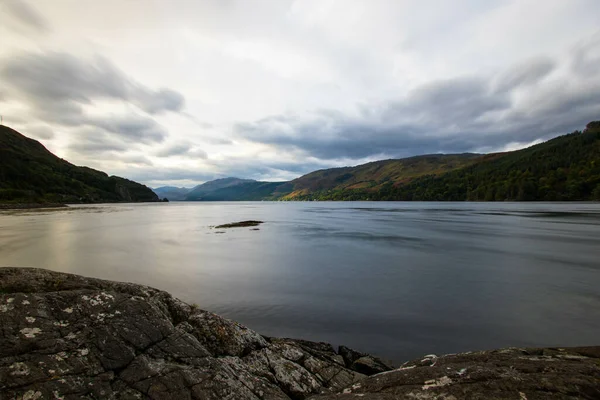 Wspaniała Skalista Plaża Wyżyny Elgol Wyspie Skye Pod Zachmurzonym Niebem — Zdjęcie stockowe