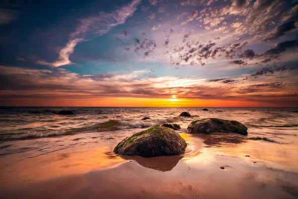 Group Small Rock Formations Dramatic Sunset Sky Tranquil Baltic Sea — 스톡 사진