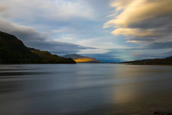 Wspaniała Skalista Plaża Wyżyny Elgol Wyspie Skye Pod Zachmurzonym Niebem — Zdjęcie stockowe