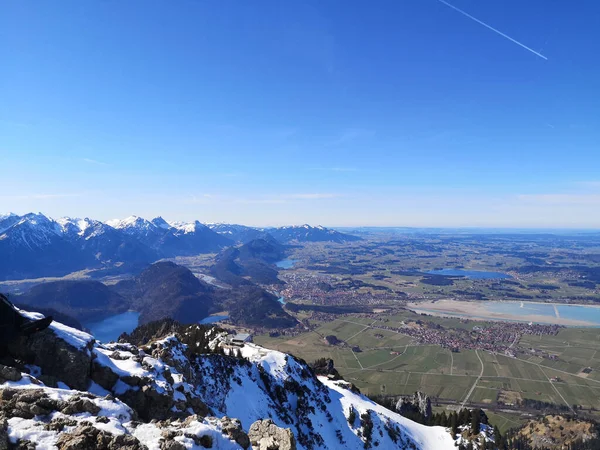 Uma Vista Fascinante Uma Bela Paisagem Montanhosa Com Picos Cobertos — Fotografia de Stock