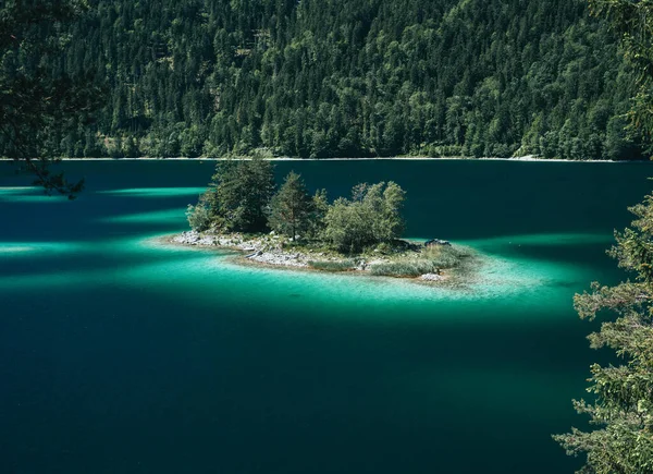 Imagem Ilha Eibsee Nos Alpes — Fotografia de Stock