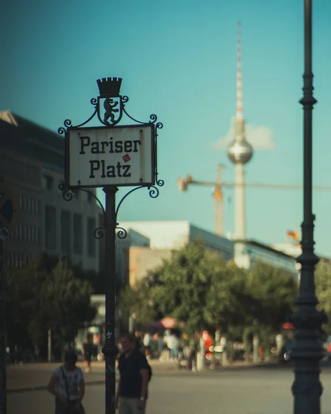 Pariser Platz Jele Berlin Németország Háttérben Toronnyal — Stock Fotó