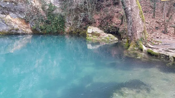 Nascente Gorgazzo Polcenigo Uma Caverna Subaquática Onde Origina Torrente Homônima — Fotografia de Stock