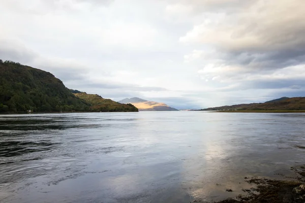 Wspaniała Skalista Plaża Wyżyny Elgol Wyspie Skye Pod Zachmurzonym Niebem — Zdjęcie stockowe