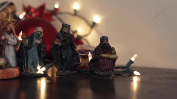テーブルの上のクリスマス飾り — ストック動画