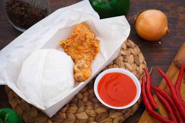 Closeup Spicy Fried Chicken Peppers Ketchup — Stok Foto