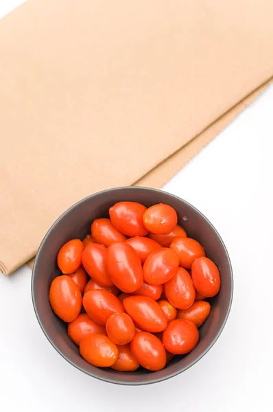 Tazón Gres Gris Oscuro Lleno Tomates Datterini Papel Kraft Sobre —  Fotos de Stock