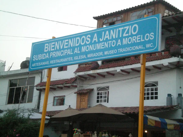 Cartel Azul Con Inscripción Bienvenidos Janitizo Una Las Calles Michoacán — Foto de Stock
