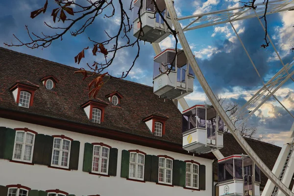 Flytta Pariserhjul Med Byggnad Bakgrunden Basel Schweiz — Stockfoto
