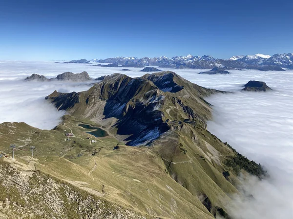 Une Scie Arnihaaggen Retour Bronzage Avec Brouillard Dans Vallée Suisse — Photo
