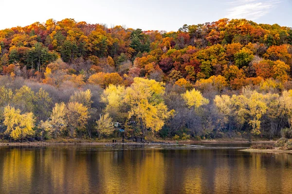 Krásný Odraz Podzimních Barev Řece Croix Mezistátním Parku Wisconsinu — Stock fotografie