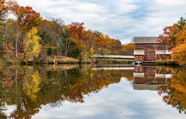 Natursköna Höstfärger Vid Dells Mill Pond — Stockfoto