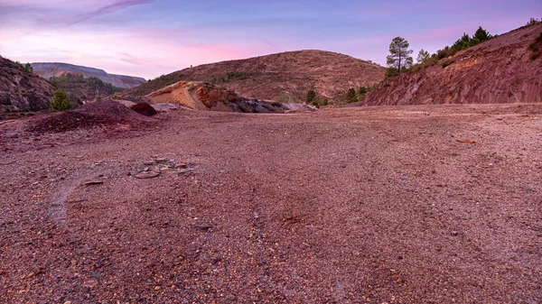 ティントIn Huelva スペイン 銅と鉄の鉱石で構成される赤みを帯びた大地の風景 — ストック写真