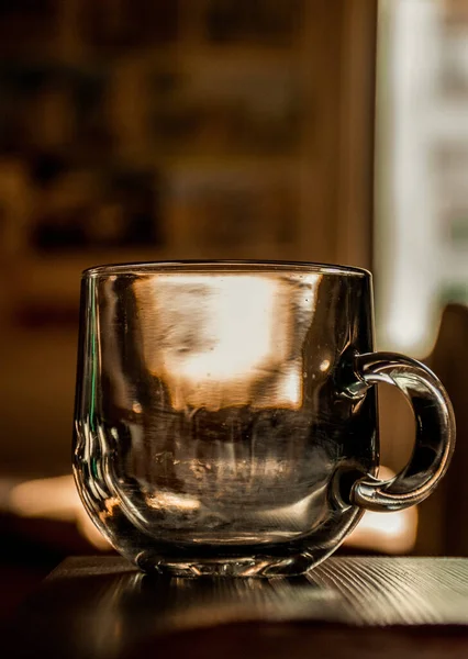 Plan Vertical Une Tasse Verre Vide Sur Table — Photo