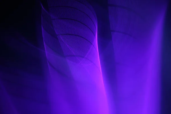 Неймовірні Відбиті Неонові Фіолетові Світлі Шари Чорному Тлі — стокове фото
