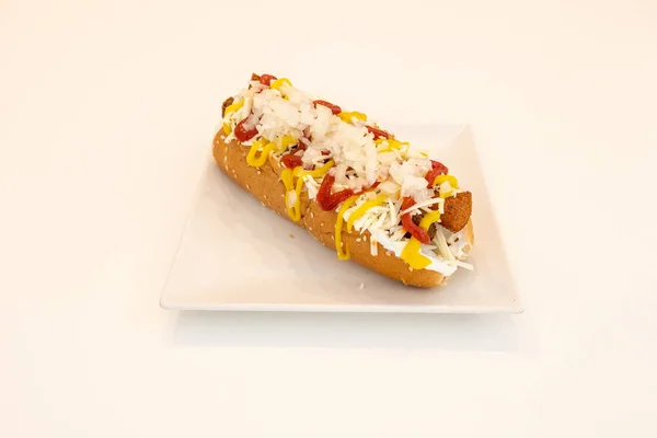 Primer Plano Hot Dog Sobre Fondo Blanco — Foto de Stock