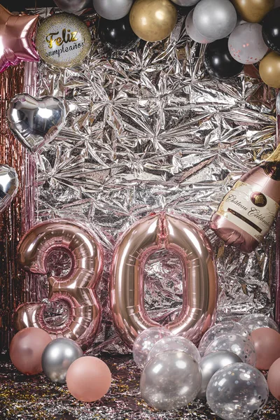 Egy Függőleges Felvétel Születésnapi Buliról Rózsaszín Lufik — Stock Fotó
