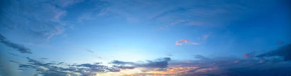 Het Panoramische Uitzicht Hemel Met Avonds Bewolking — Stockfoto