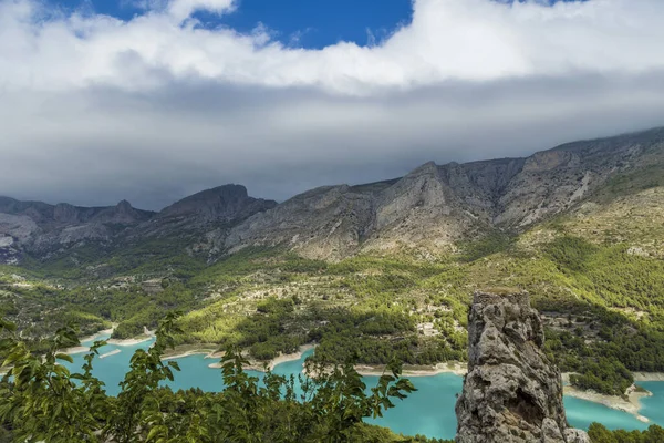 Lac Turquoise Entouré Montagnes Guadalest Espagne — Photo