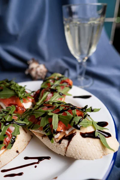 Closeup Shot Bruschettas Plate Restaurant — Stock Photo, Image