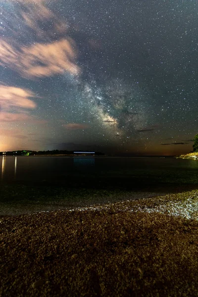 Beautiful Vertical Shot Sea Coast Pretty Starry Sky Astro Landscape — Stock Photo, Image