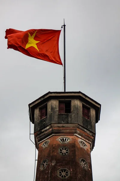 Disparo Ángulo Bajo Torre Bandera Hanoi Vietnam — Foto de Stock