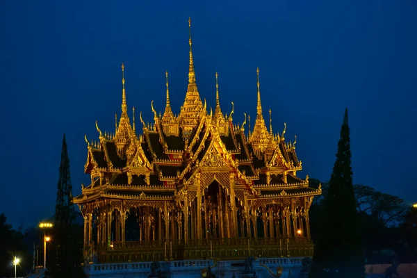 Uma Vista Panorâmica Templo Bangkok Tailândia Durante Noite — Fotografia de Stock
