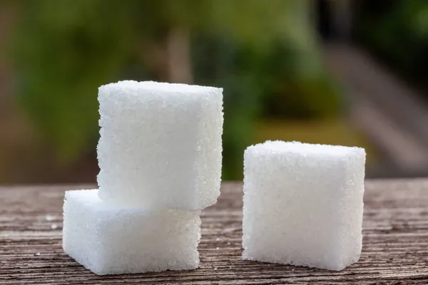 Close Pequenos Cubos Açúcar Quadrados Uma Mesa Madeira Livre Com — Fotografia de Stock