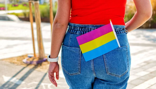 Uma Pequena Bandeira Pansexual Lgbt Bolso Jeans — Fotografia de Stock