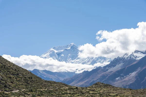 Nepal Deki Güzel Dağlık Manzaranın Büyüleyici Bir Görüntüsü — Stok fotoğraf