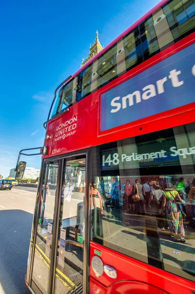 Londres Reino Unido Junho 2015 Tiro Vertical Ônibus Red Double — Fotografia de Stock