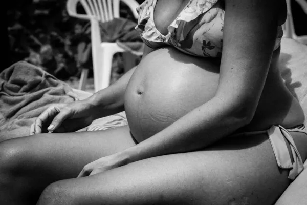 Grayscale Shot Pregnant Woman Swimsuit — Stock Photo, Image