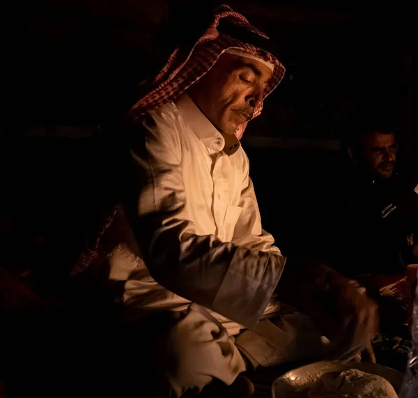 Dahab Egipto 2019 Una Toma Beduino Preparando Cena Estilo Tradicional — Foto de Stock