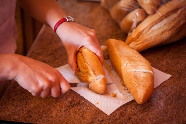 Closeup Shot Cutting Bread — Stock Photo, Image