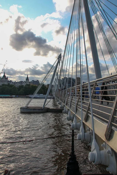 Madrid Hiszpania Października 2021 Pionowe Ujęcie Mostu Nad Tamizą Londynie — Zdjęcie stockowe