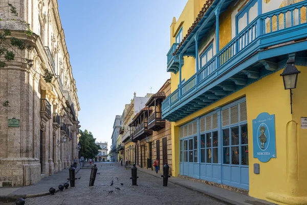 2021年10月5日 古巴哈瓦那圣多明各右咖啡馆的Calle Obispo — 图库照片