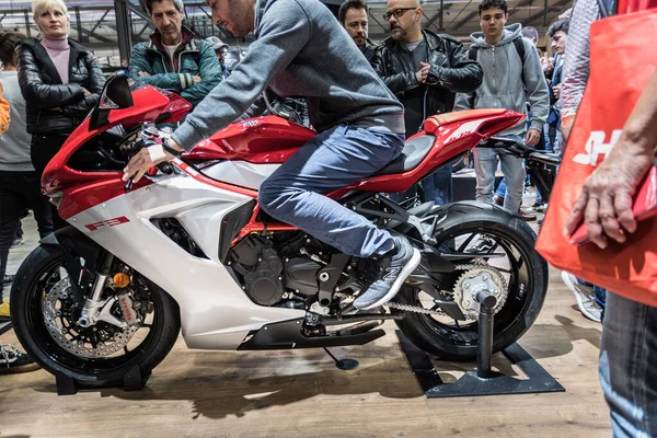 ミラノ イタリア 2021年10月13日 ミラノで開催されるエイマ国際見本市では さまざまなオートバイが展示されます — ストック写真