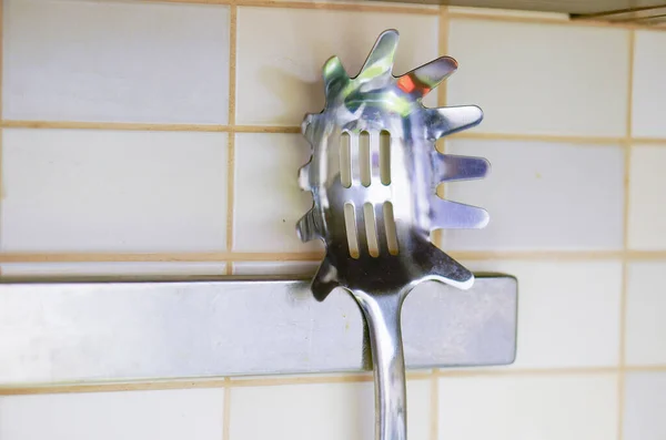 Closeup Shot Stainless Spaghetti Spoon Kitchen — Stock Photo, Image