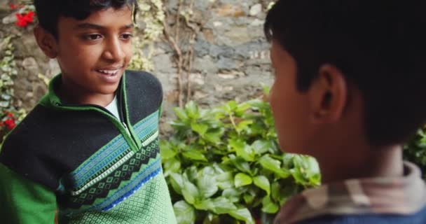 Fechar Meninos Indianos Felizes — Vídeo de Stock