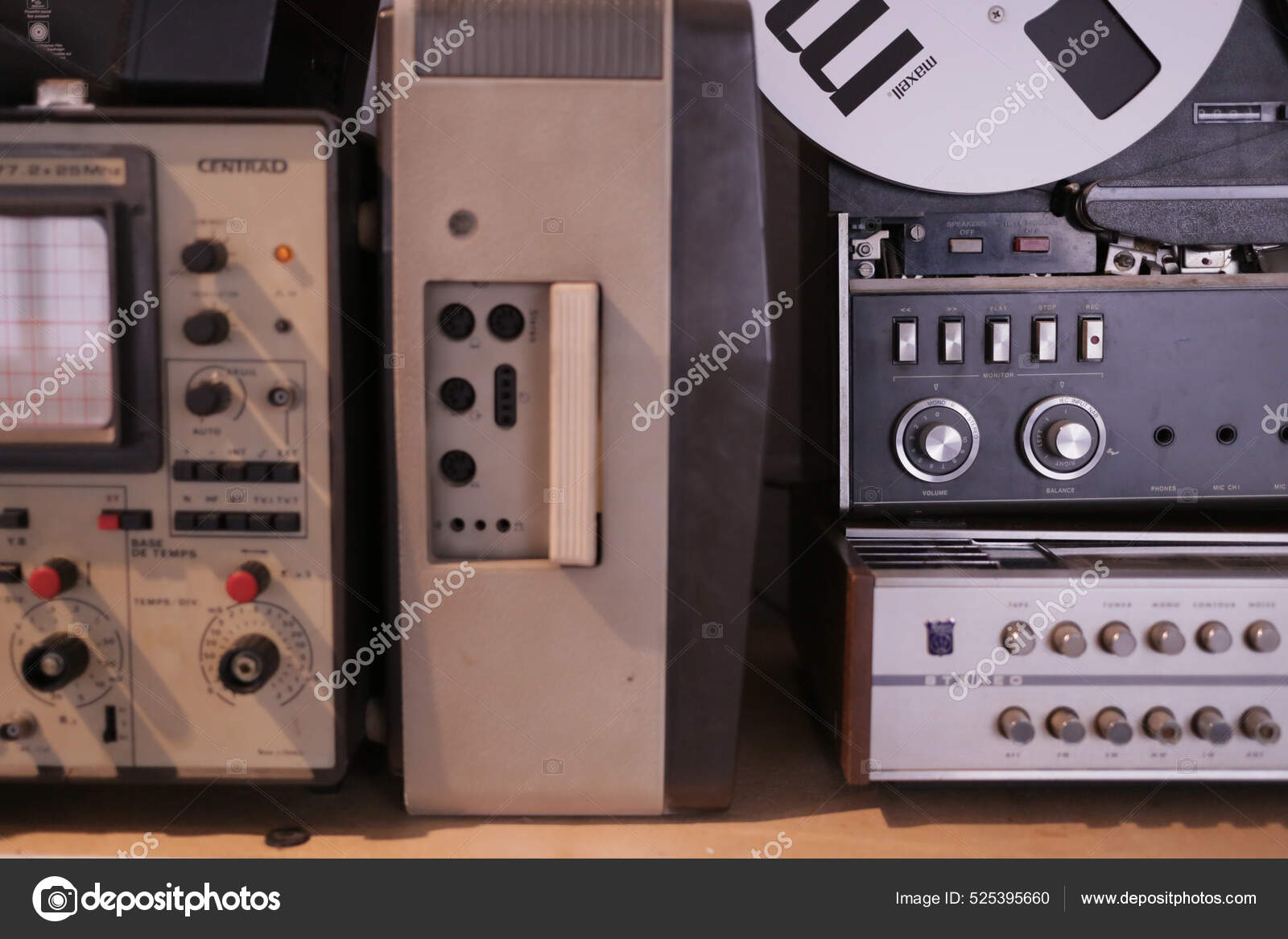 Paris France Mar 2018 Vintage Audio Equipment Tape Recorders Retro – Stock  Editorial Photo © Wirestock #525395660