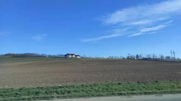 Paesaggio Campi Coltivati Sotto Luce Del Sole Cielo Blu Campagna — Foto Stock