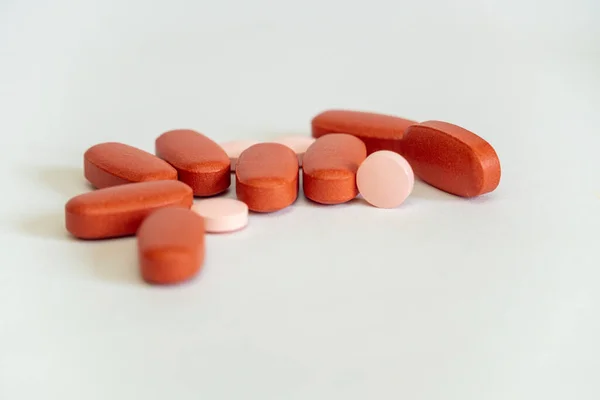 Eine Nahaufnahme Medizinischer Pillen Isoliert Auf Weißem Hintergrund — Stockfoto