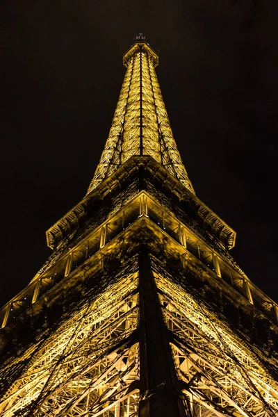 Paris Fransa Daki Güzel Eyfel Kulesi Nin Alçak Açılı Bir — Stok fotoğraf